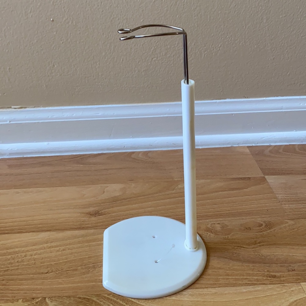 Doll holder stands all 4 - Picture 3 of 5
